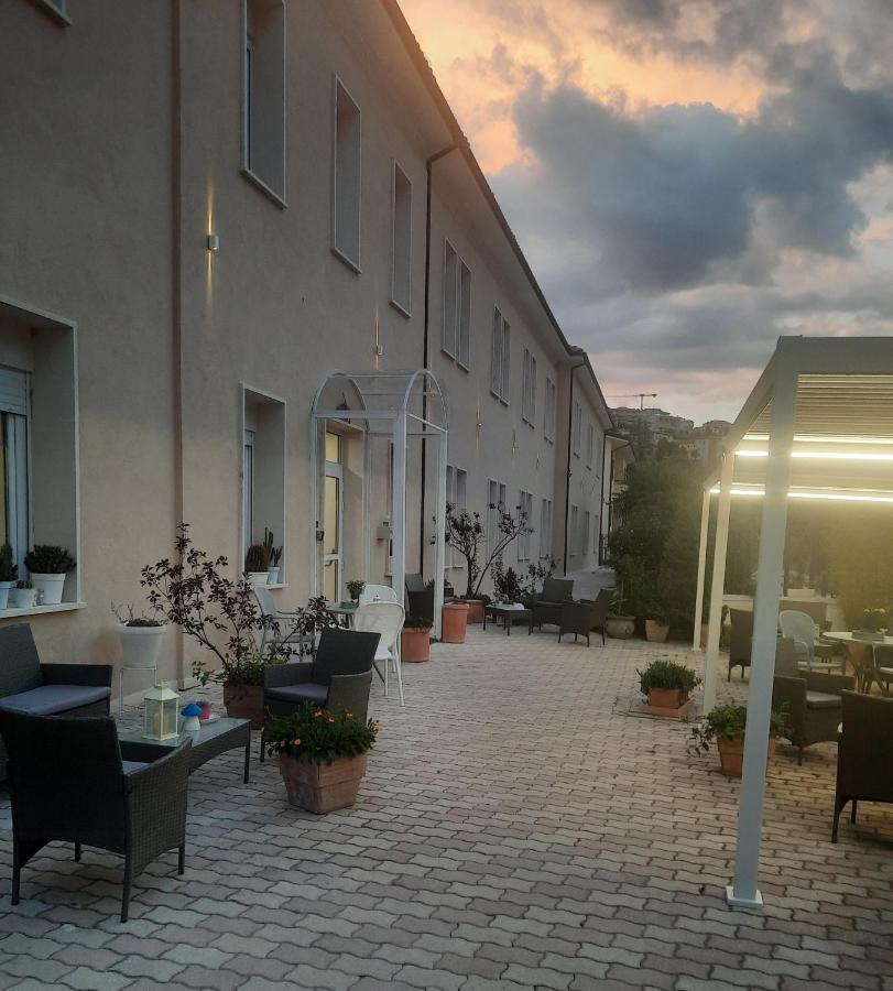 Hotel Porta Rivera LʼAquila Buitenkant foto
