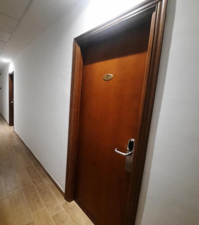 Hotel Porta Rivera LʼAquila Buitenkant foto