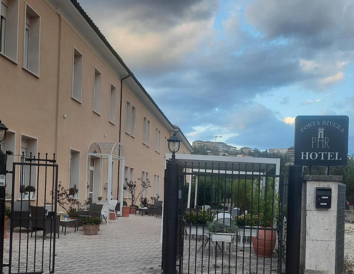 Hotel Porta Rivera LʼAquila Buitenkant foto