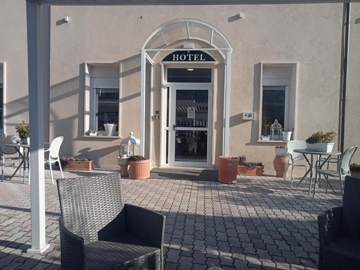 Hotel Porta Rivera LʼAquila Buitenkant foto