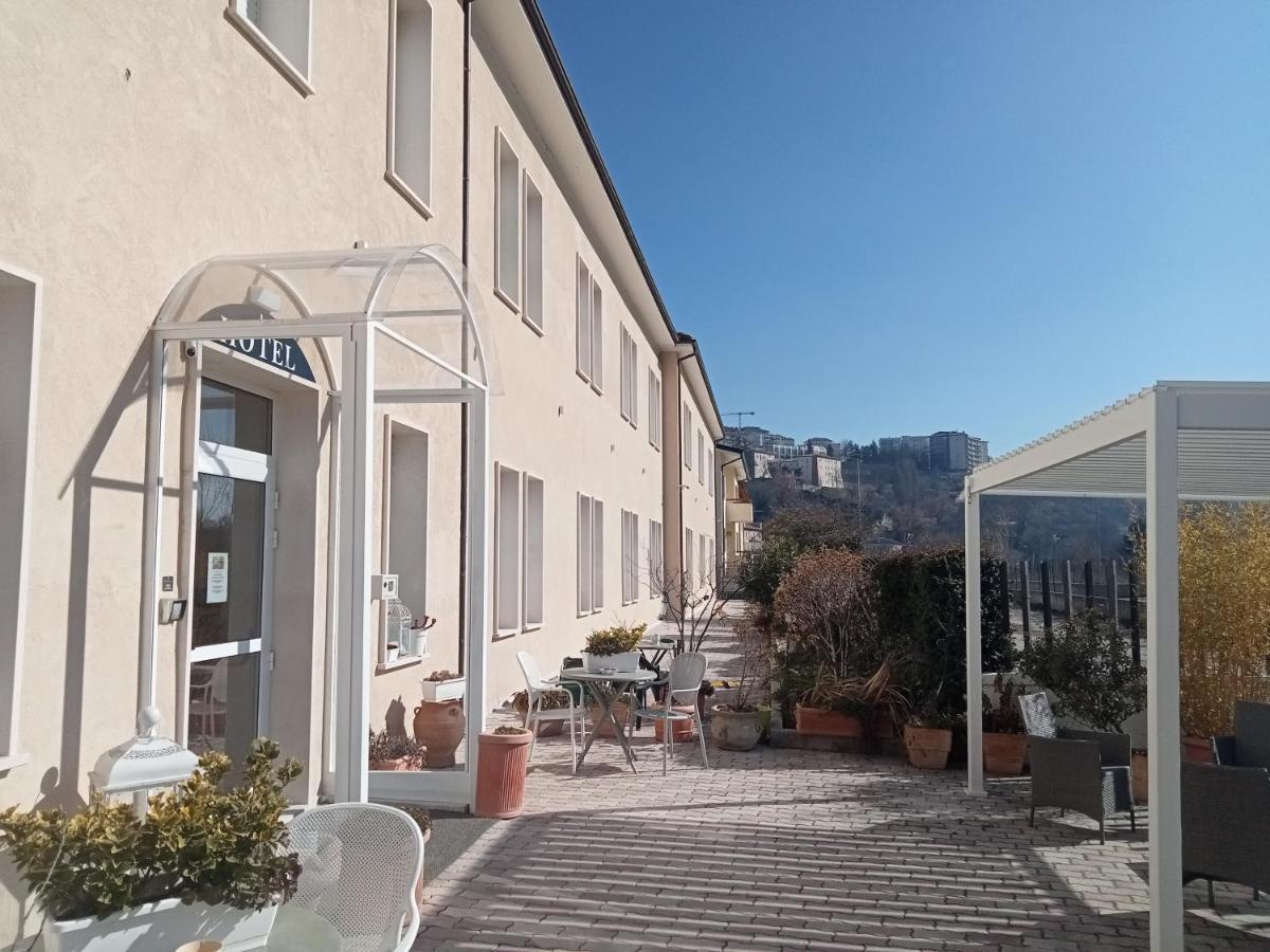 Hotel Porta Rivera LʼAquila Buitenkant foto