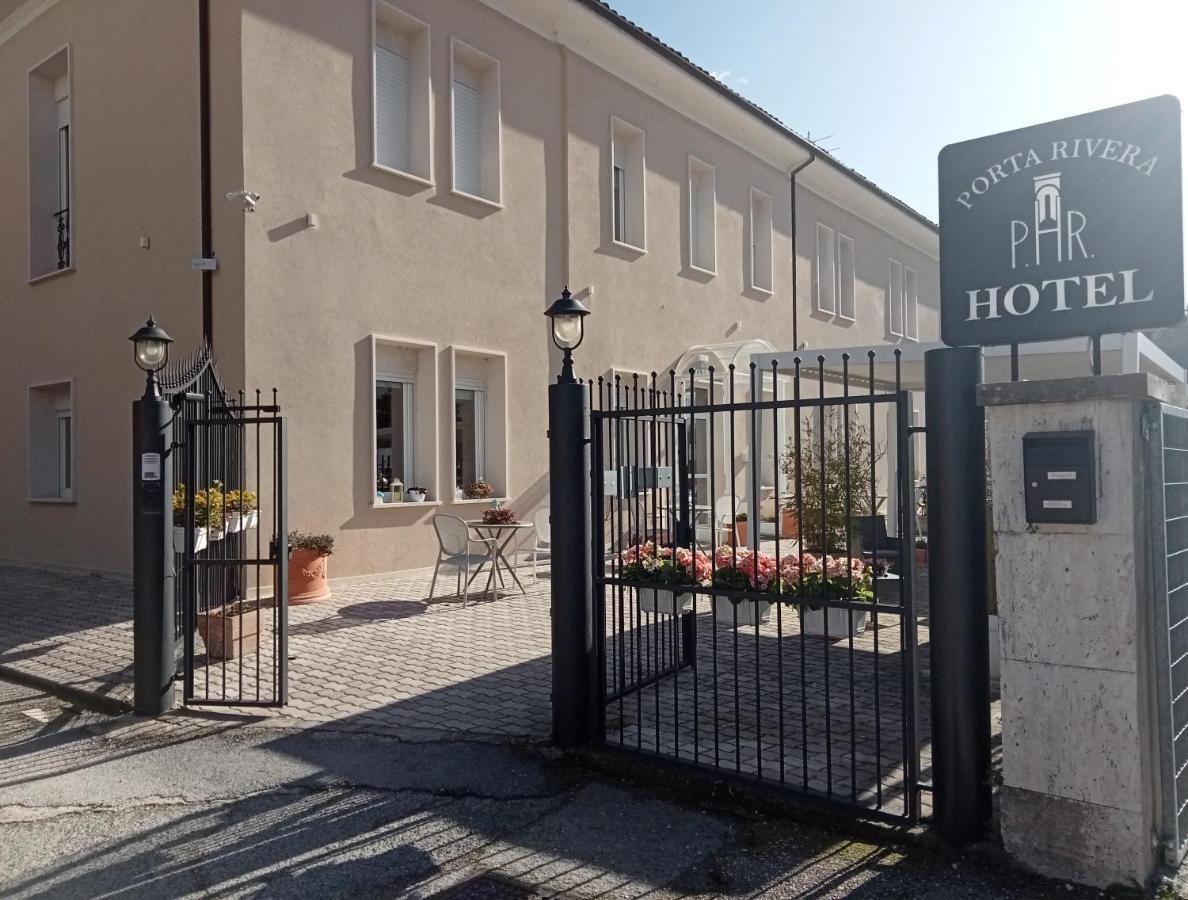 Hotel Porta Rivera LʼAquila Buitenkant foto