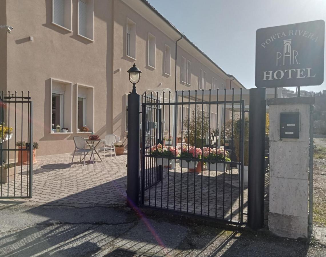 Hotel Porta Rivera LʼAquila Buitenkant foto