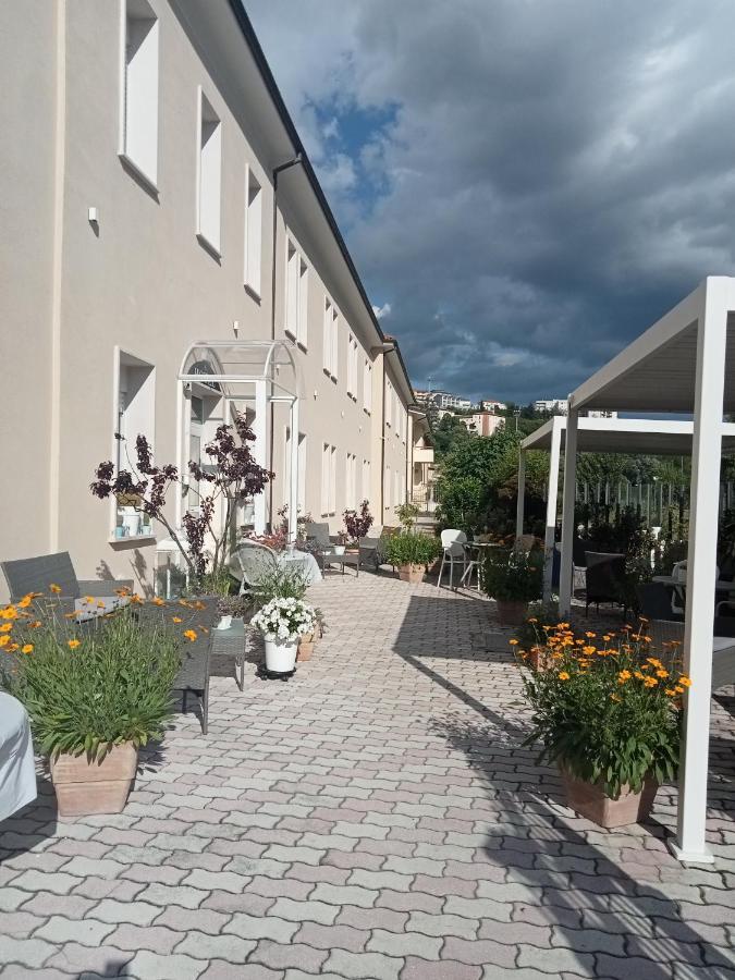 Hotel Porta Rivera LʼAquila Buitenkant foto