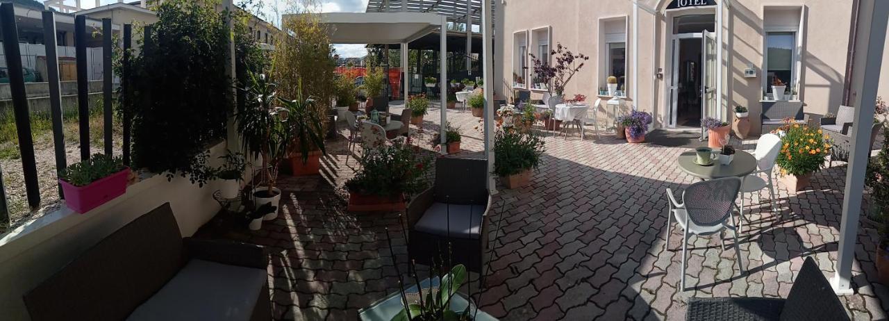 Hotel Porta Rivera LʼAquila Buitenkant foto