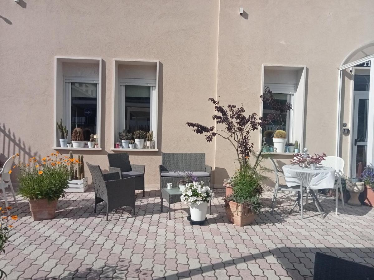 Hotel Porta Rivera LʼAquila Buitenkant foto