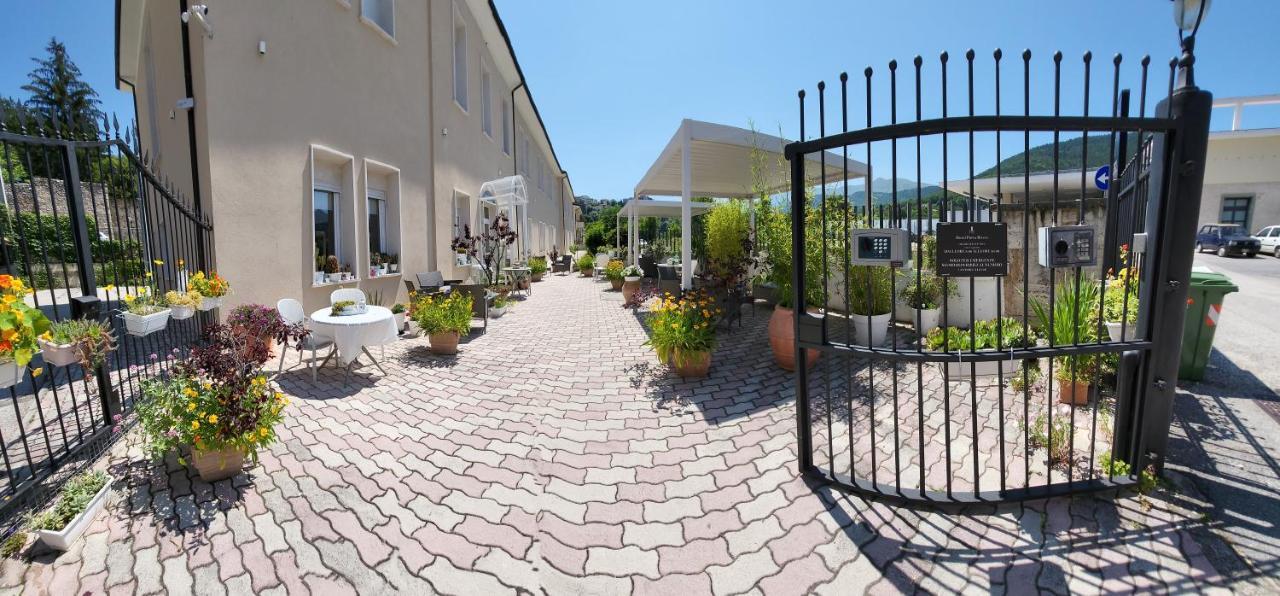 Hotel Porta Rivera LʼAquila Buitenkant foto