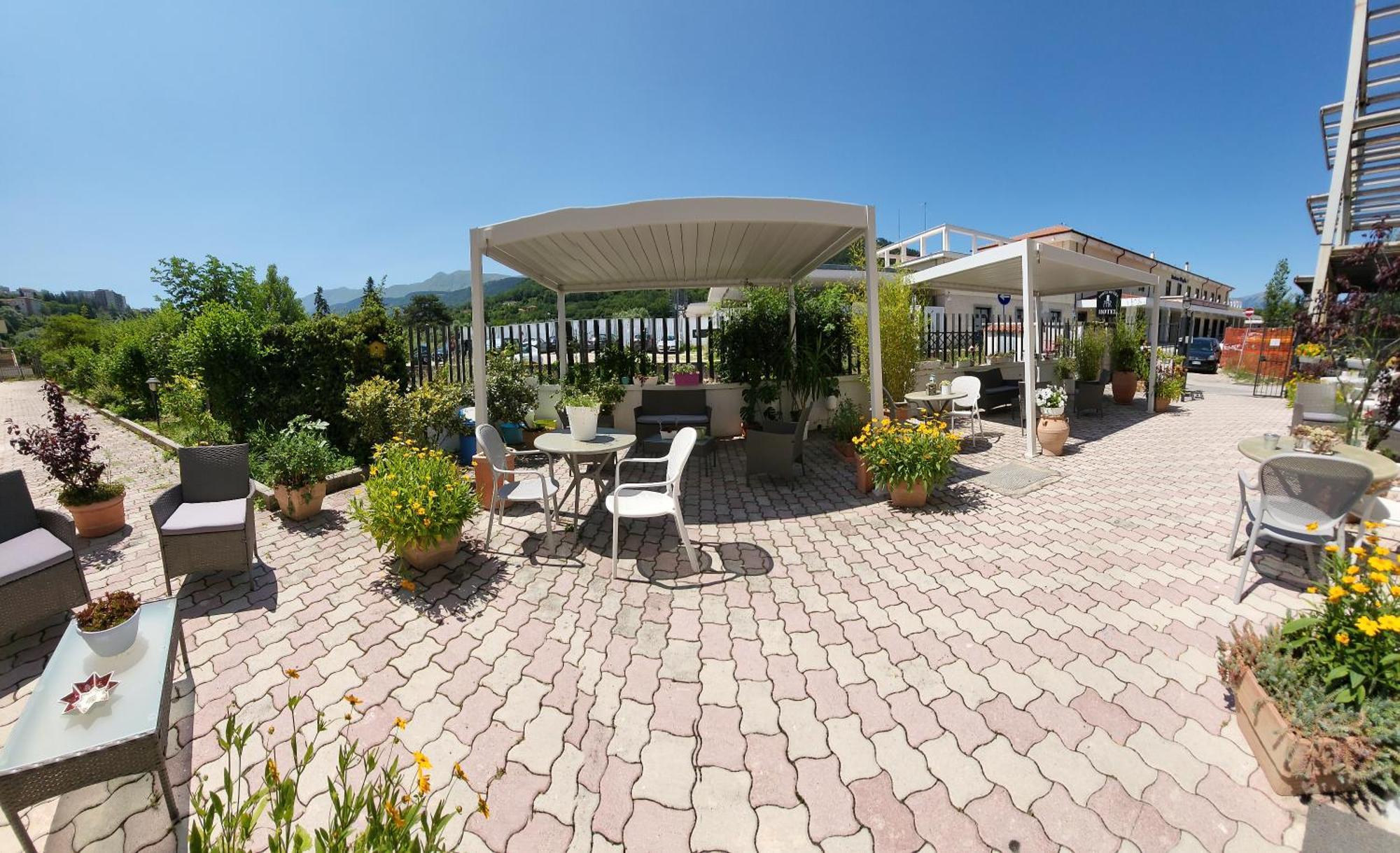 Hotel Porta Rivera LʼAquila Buitenkant foto